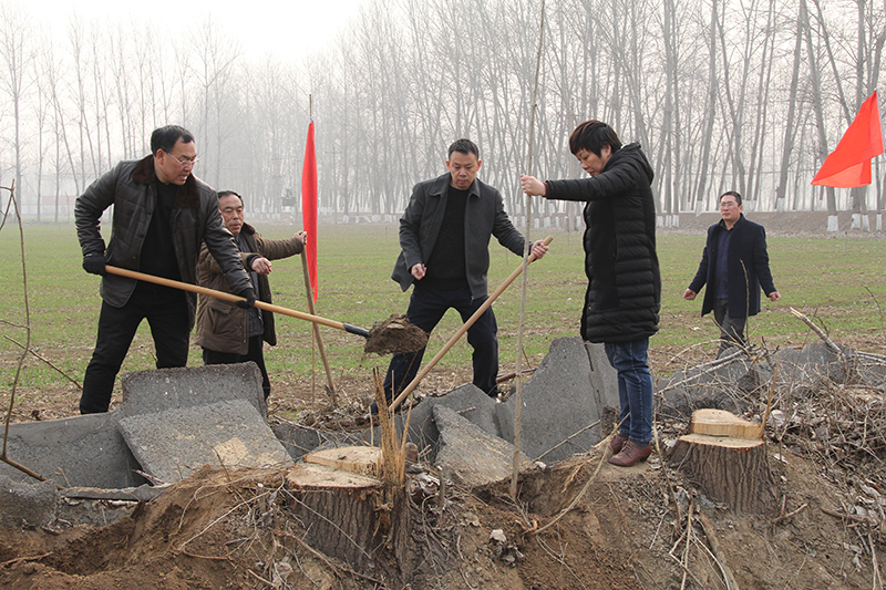 博農集團領導、基層黨政負責人等同志積極參加植樹活動